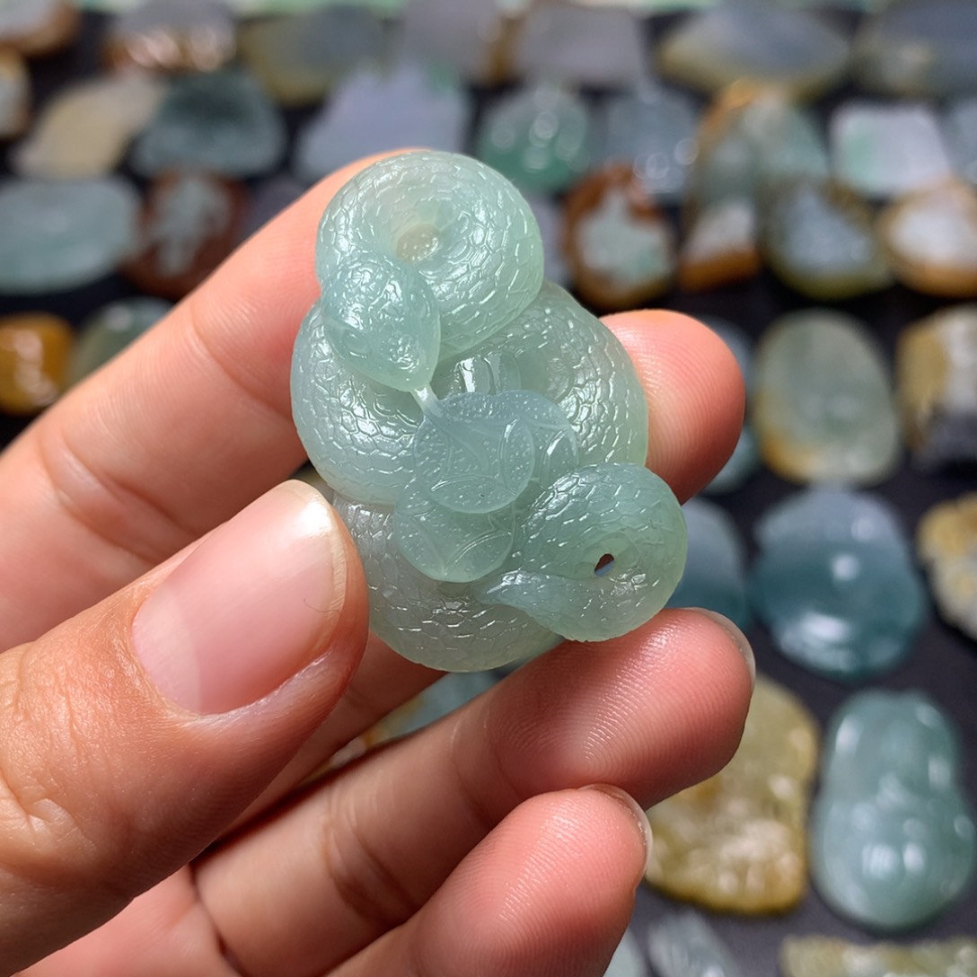 定制翡翠未镶嵌蛇