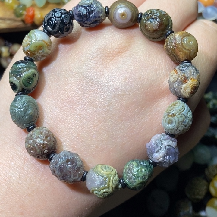 石材阿拉善浮雕眼睛石