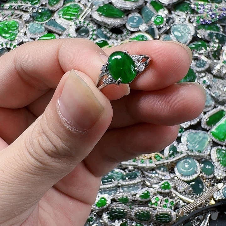 翡翠颈饰未镶嵌天然A货翡翠放漏