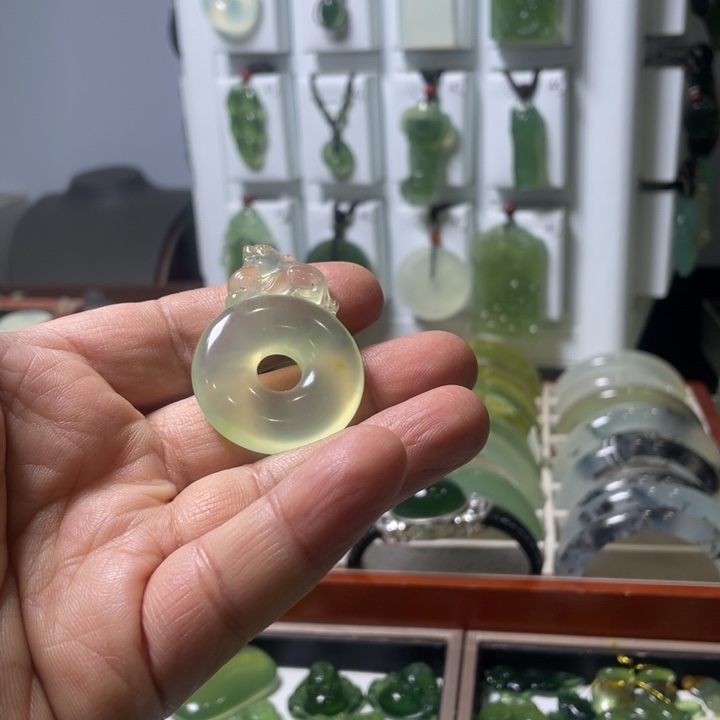 蛇纹石玉合金颈饰