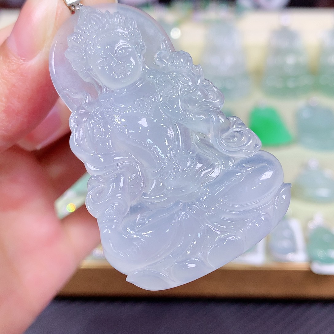 翡翠18K金镶嵌颈饰观音