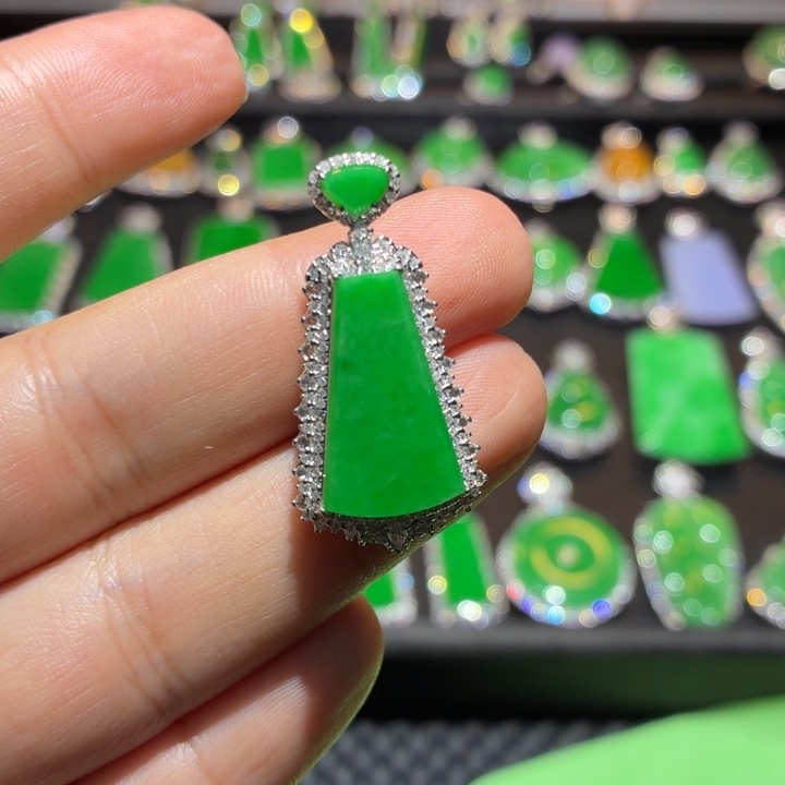 翡翠18K金镶嵌吊坠(不含链)105