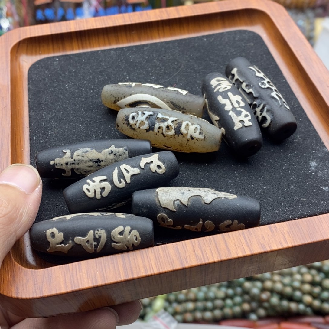 玛瑙/玉髓未镶嵌珠宝半成品随机四个黑玛瑙天珠