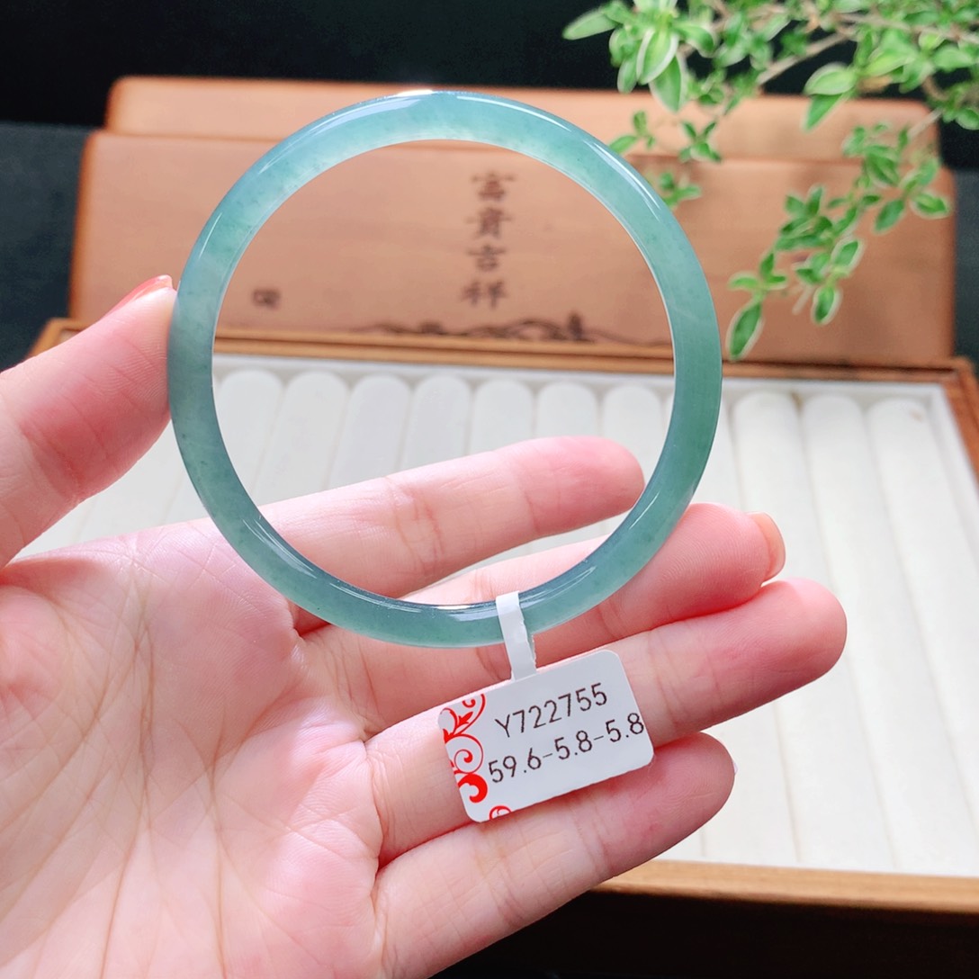 未镶嵌手镯（圆镯）翡翠