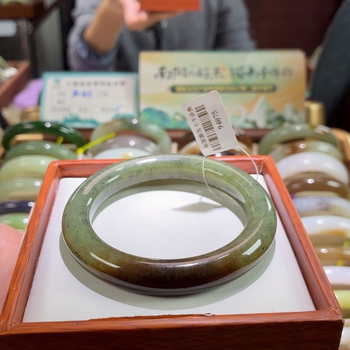 未镶嵌手镯和田玉4.  纹。58