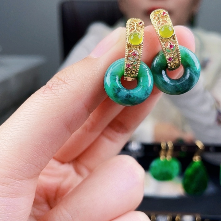 翡翠耳饰未镶嵌饰品