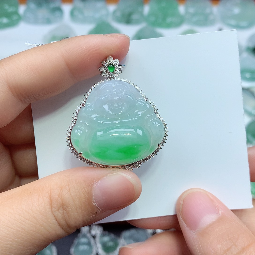 翡翠颈饰18K金镶嵌佛