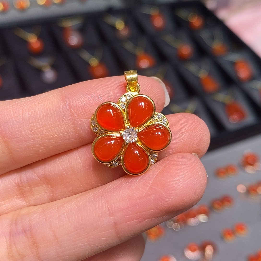 南红玛瑙云南保山冰红吊坠银S925镶嵌