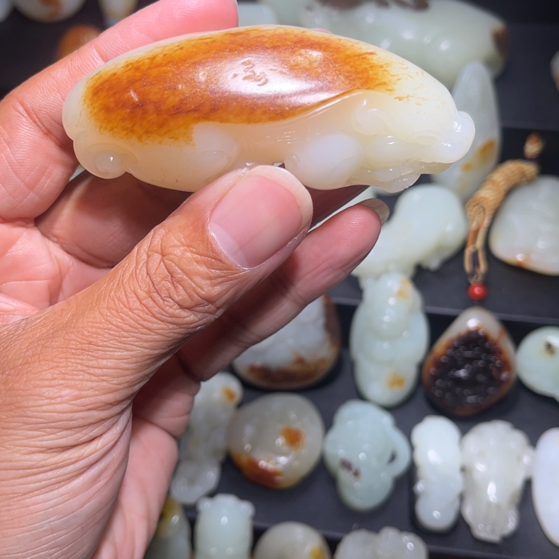 随***风和田玉未镶嵌颈饰