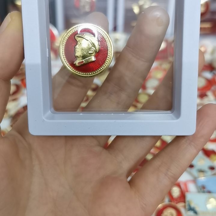其他普通金属杏*涧红色收藏纪念章1枚