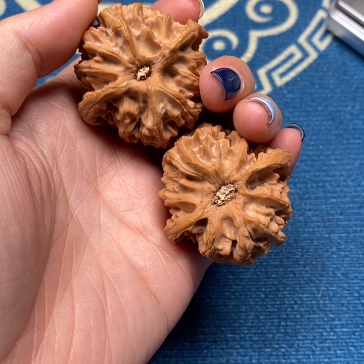 文玩核桃吊坠苹果园