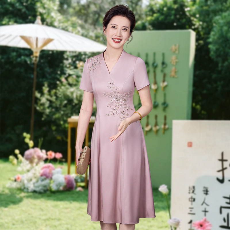 刺绣V领圆襟短袖常规款婚礼旗袍A字裙长旗袍优雅纯色