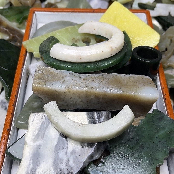 未镶嵌和田玉（翠青玉）珠宝奇石甭*