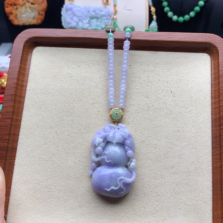 翡翠颈饰未镶嵌翡翠葫芦