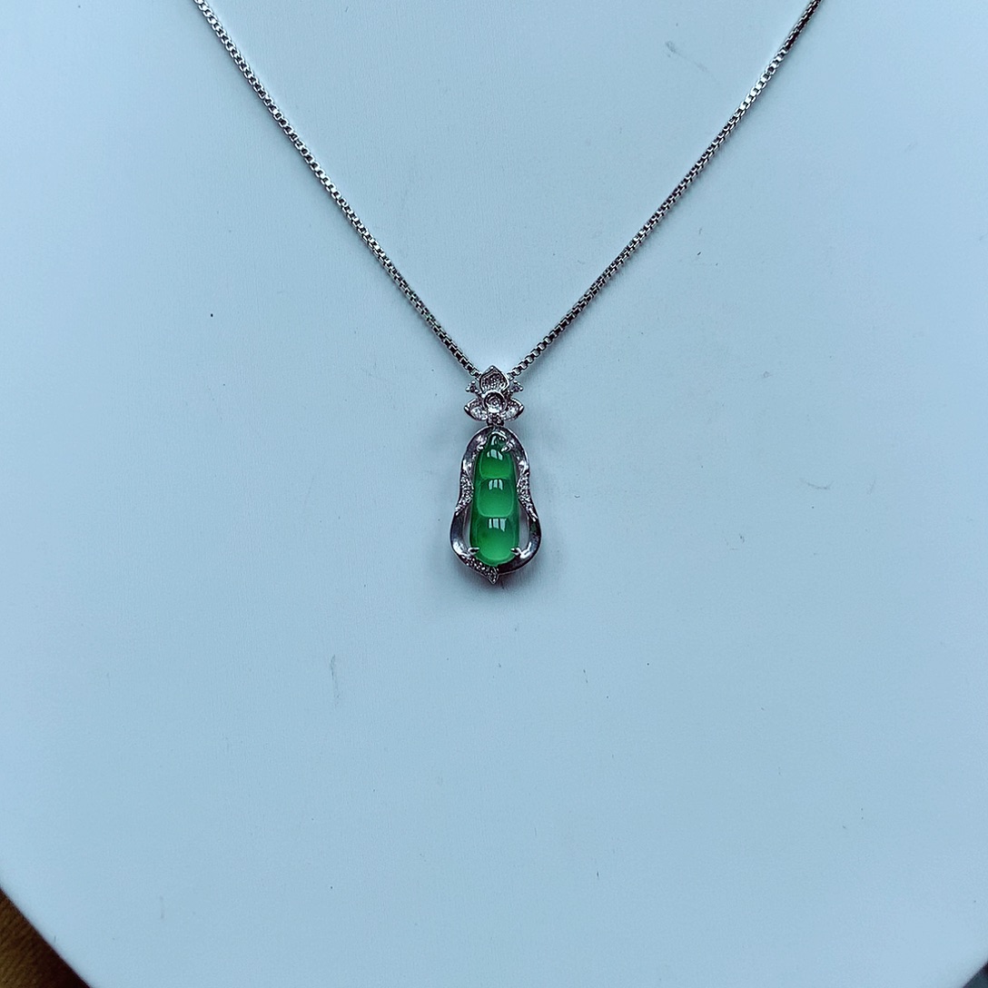 翡翠颈饰18K金镶嵌天然翡翠A货