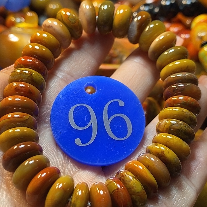 温***新玛瑙/玉髓未镶嵌手链