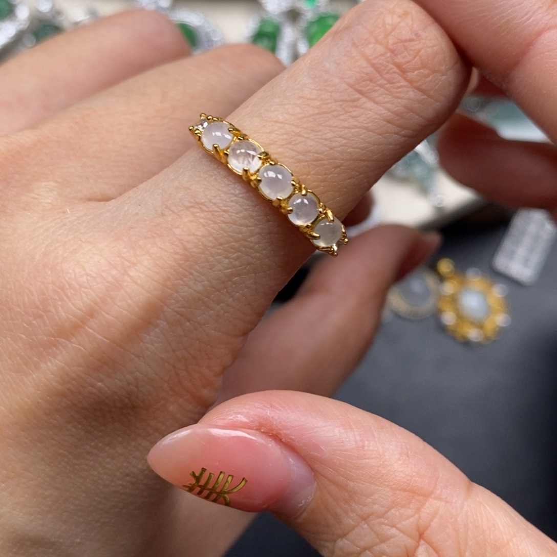 翡翠颈饰未镶嵌翡翠