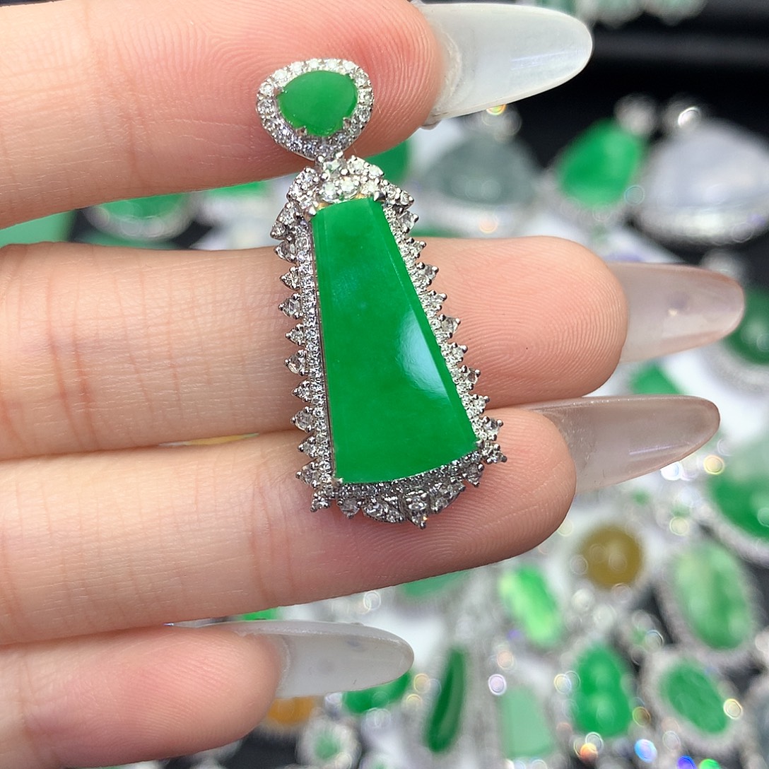 小***h翡翠18K金镶嵌吊坠(不含链)