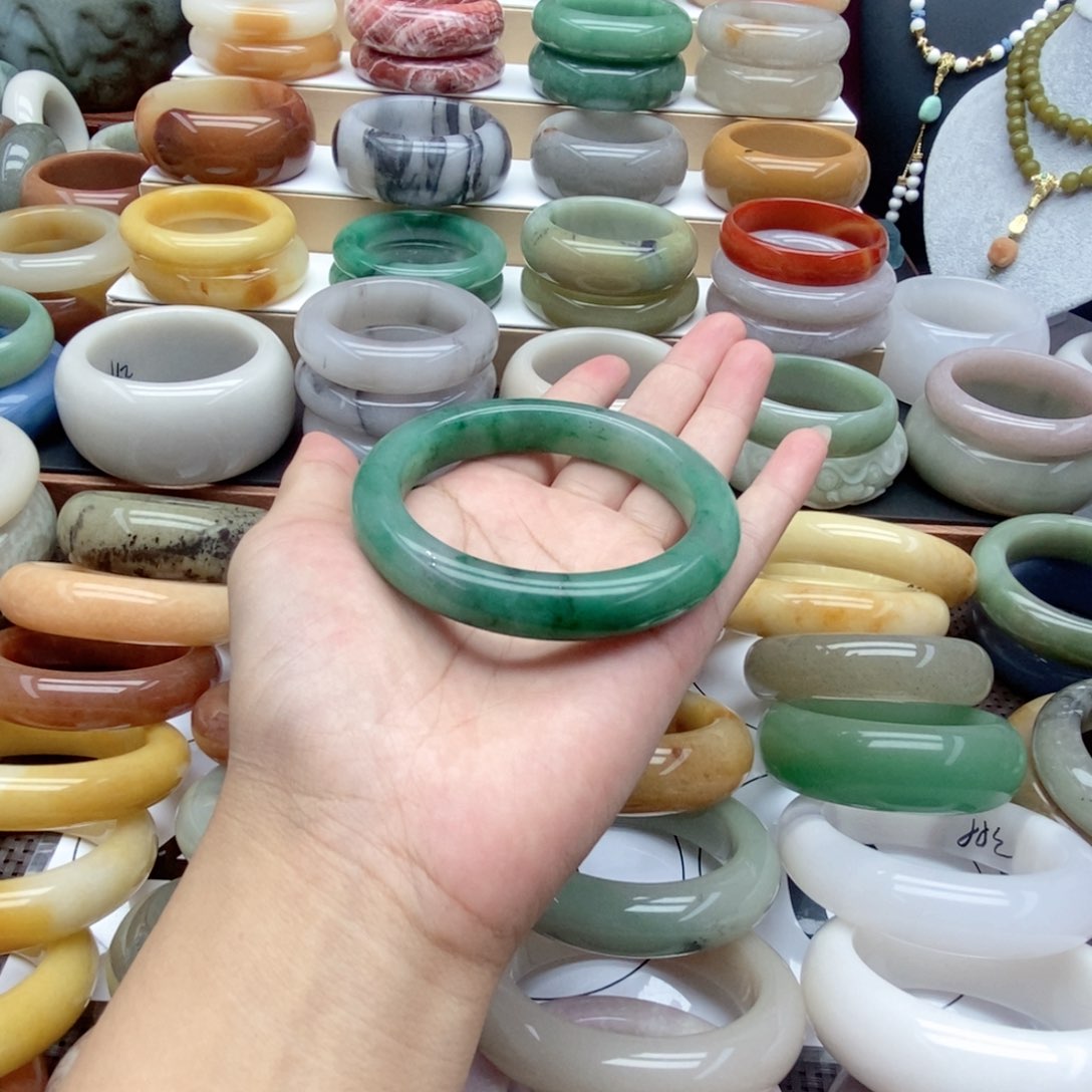 石英质玉（佘太翠）手镯未镶嵌?****?