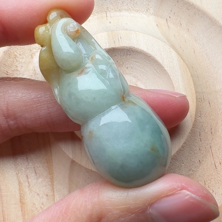 翡翠未镶嵌颈饰葫芦
