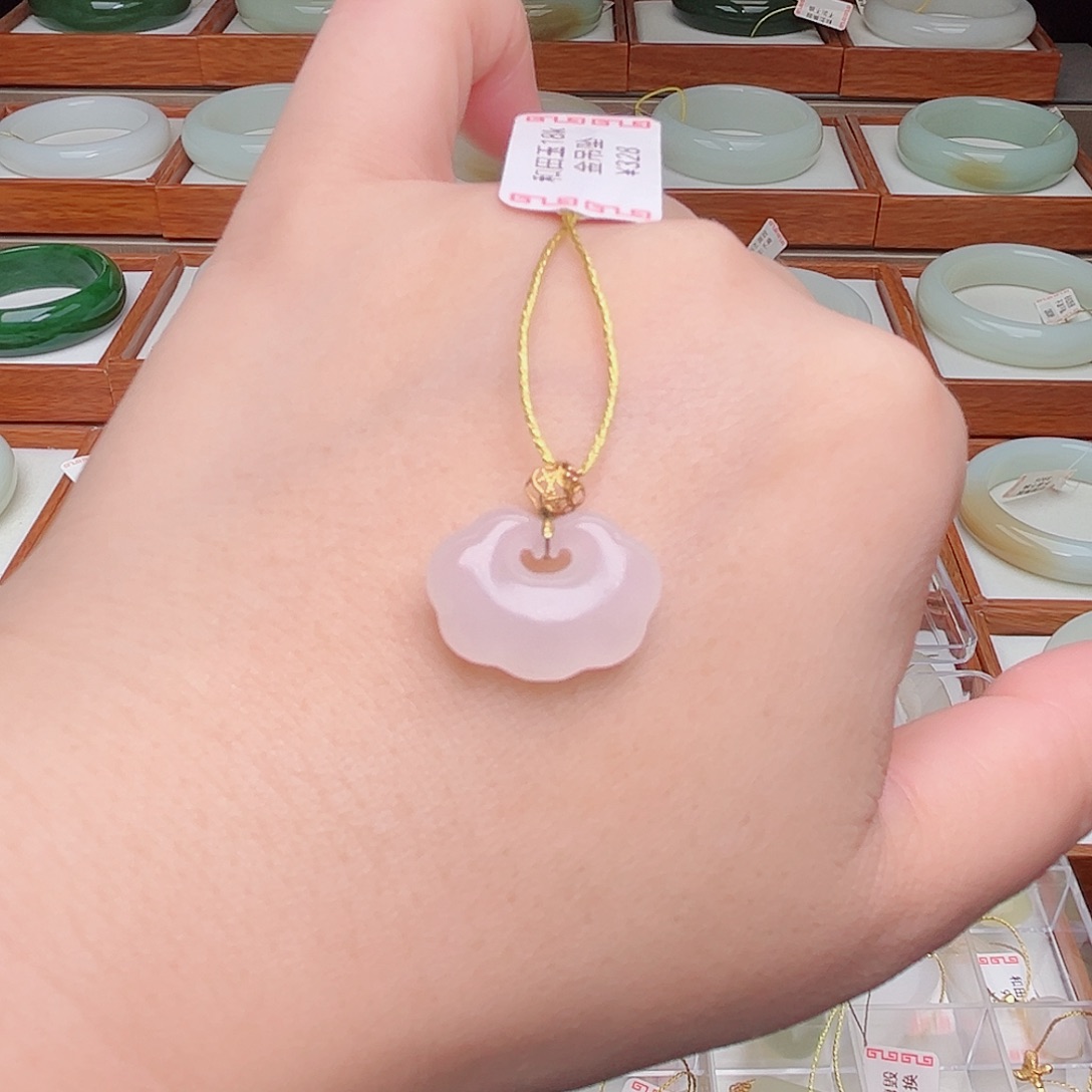 颈饰18K金镶嵌和田玉