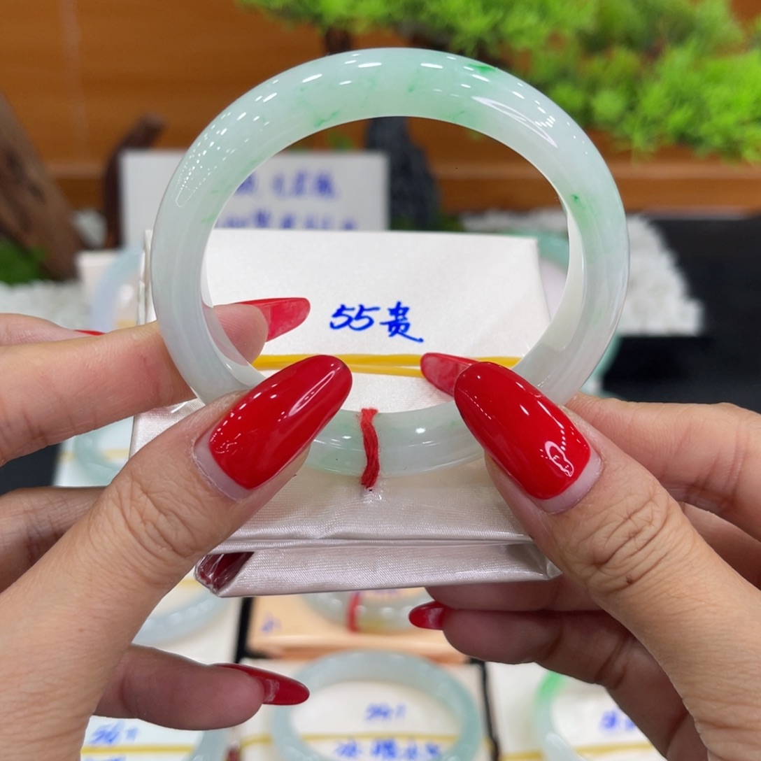 翡翠未镶嵌手镯（贵妃镯）缅甸