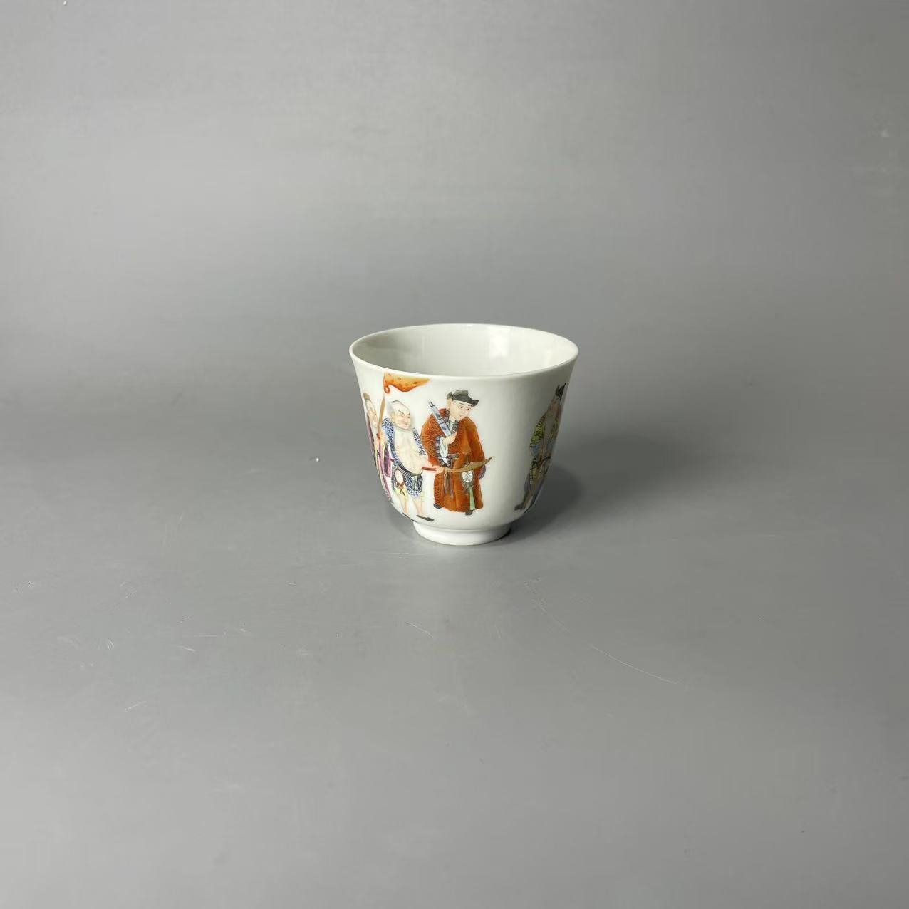 粉彩描金人物故事杯