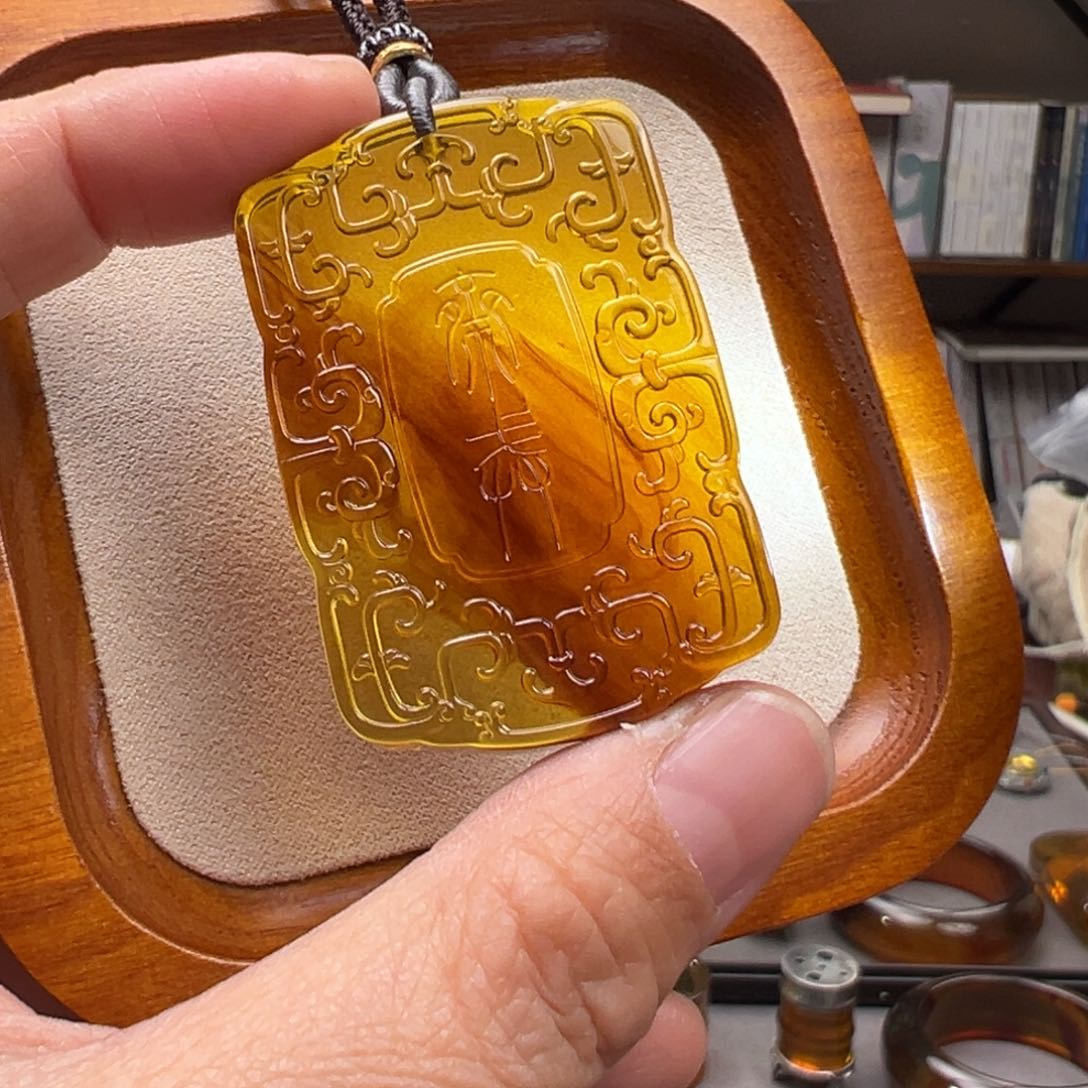 琥珀颈饰未镶嵌斋戒