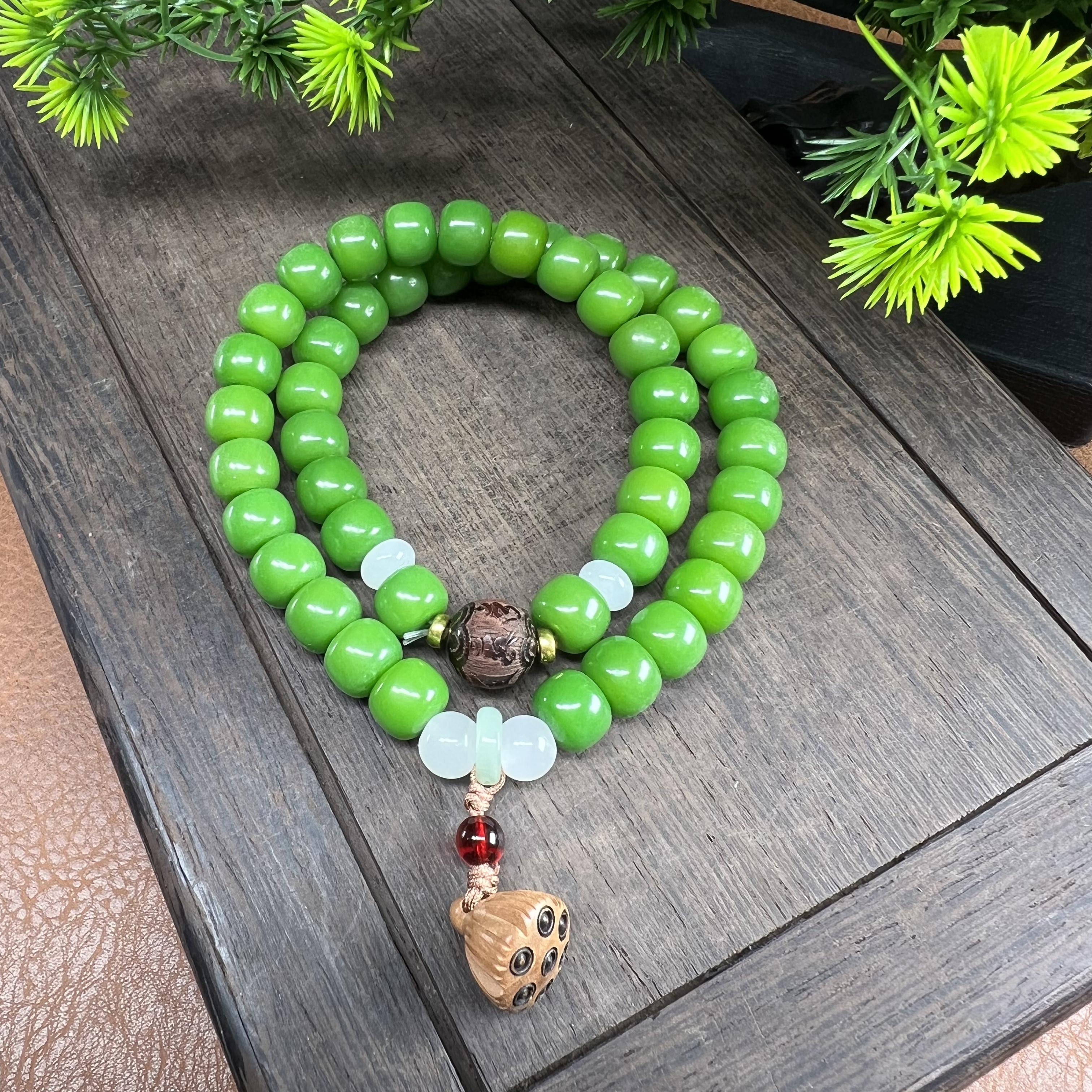 绿菩提莲蓬雕刻10mm手串（无礼盒）757