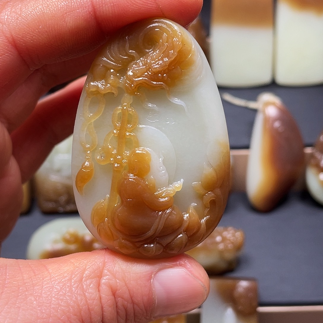 浩***哥和田玉（糖玉）未镶嵌颈饰新疆和田玉且末糖白手工精雕悟道