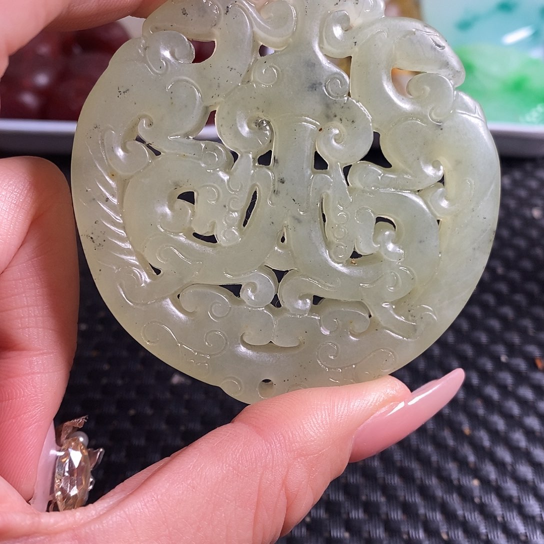 蛇纹石玉未镶嵌颈饰