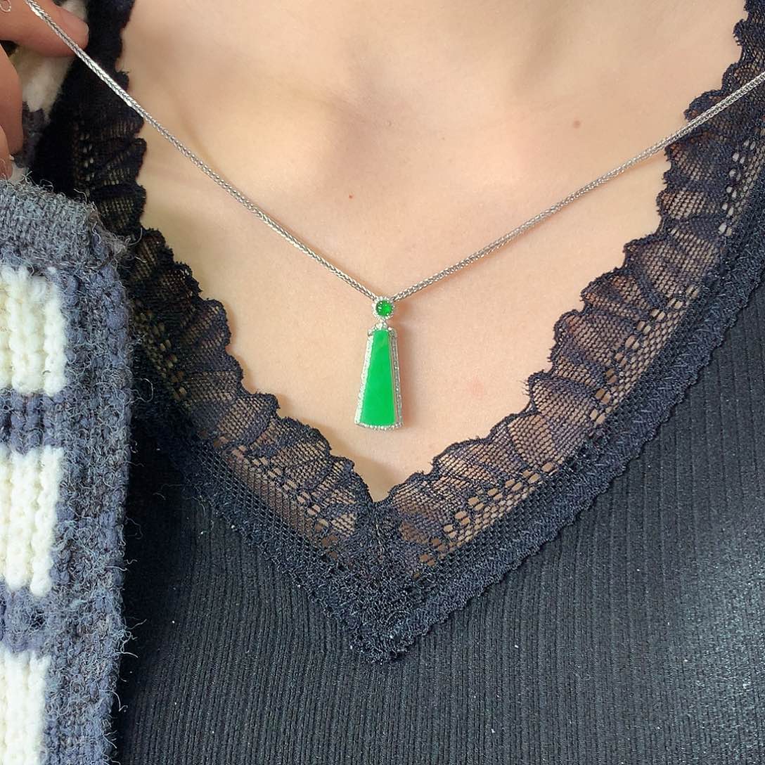 翡翠吊坠(赠链)18K金镶嵌