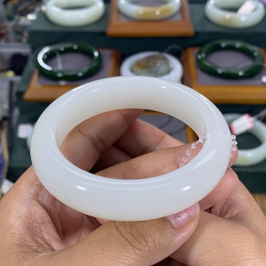 和田玉手镯未镶嵌