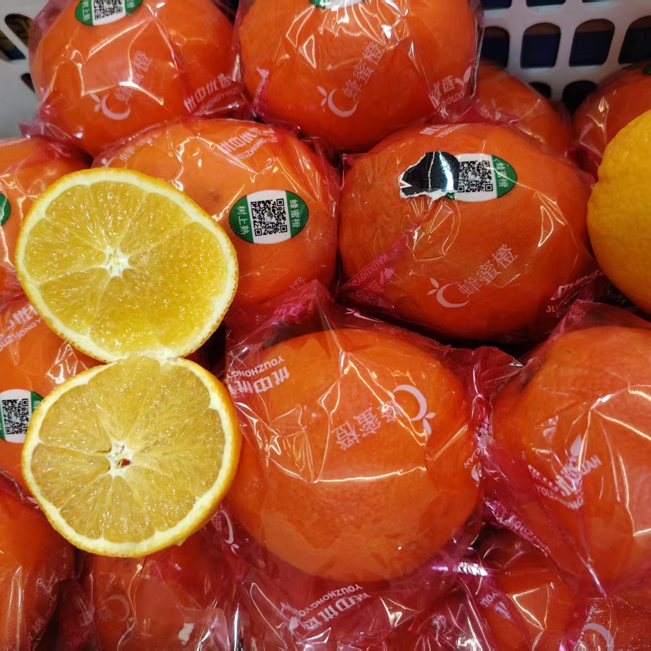 有身份的赣南脐橙，口感嘎嘎好，切开一个满家香味，5斤27.8元