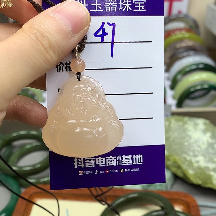 蛇纹石玉未镶嵌手镯多样性随机发其中之一