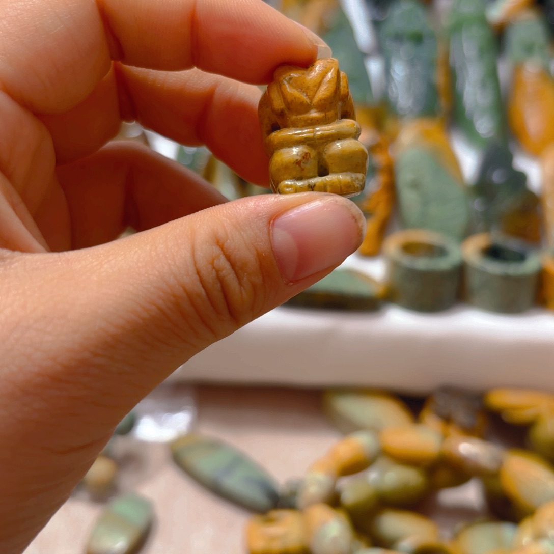 岫岩河磨玉（透闪石质玉）挂件未镶嵌