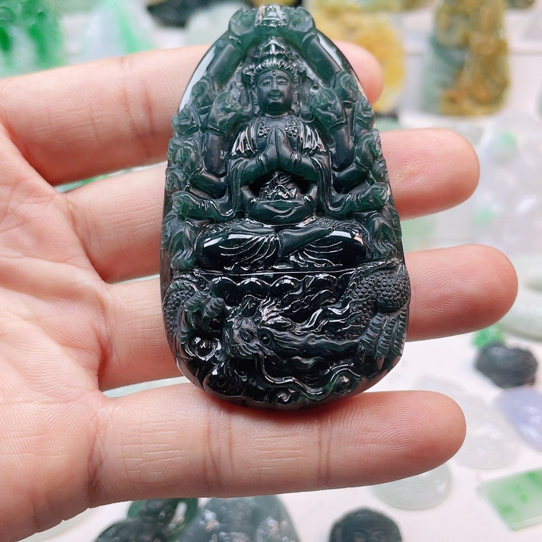 翡翠颈饰未镶嵌千手