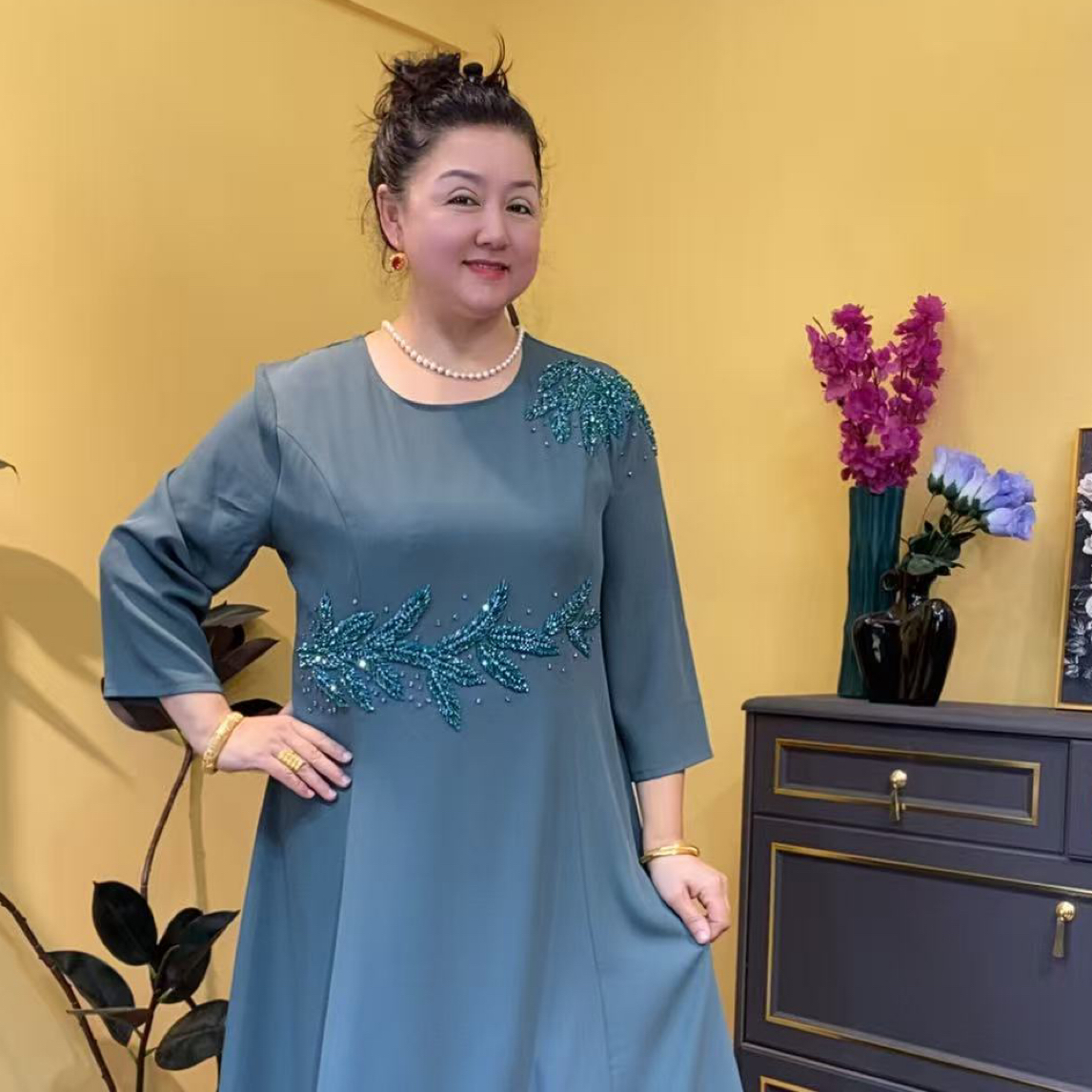 【AYTU】新款大码通勤风长袖圆领手工珠绣中长A字常规款连衣裙