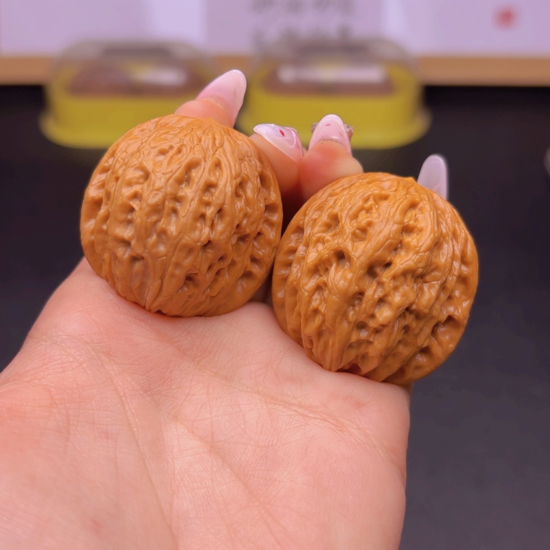 文玩核桃把件铁锤 37