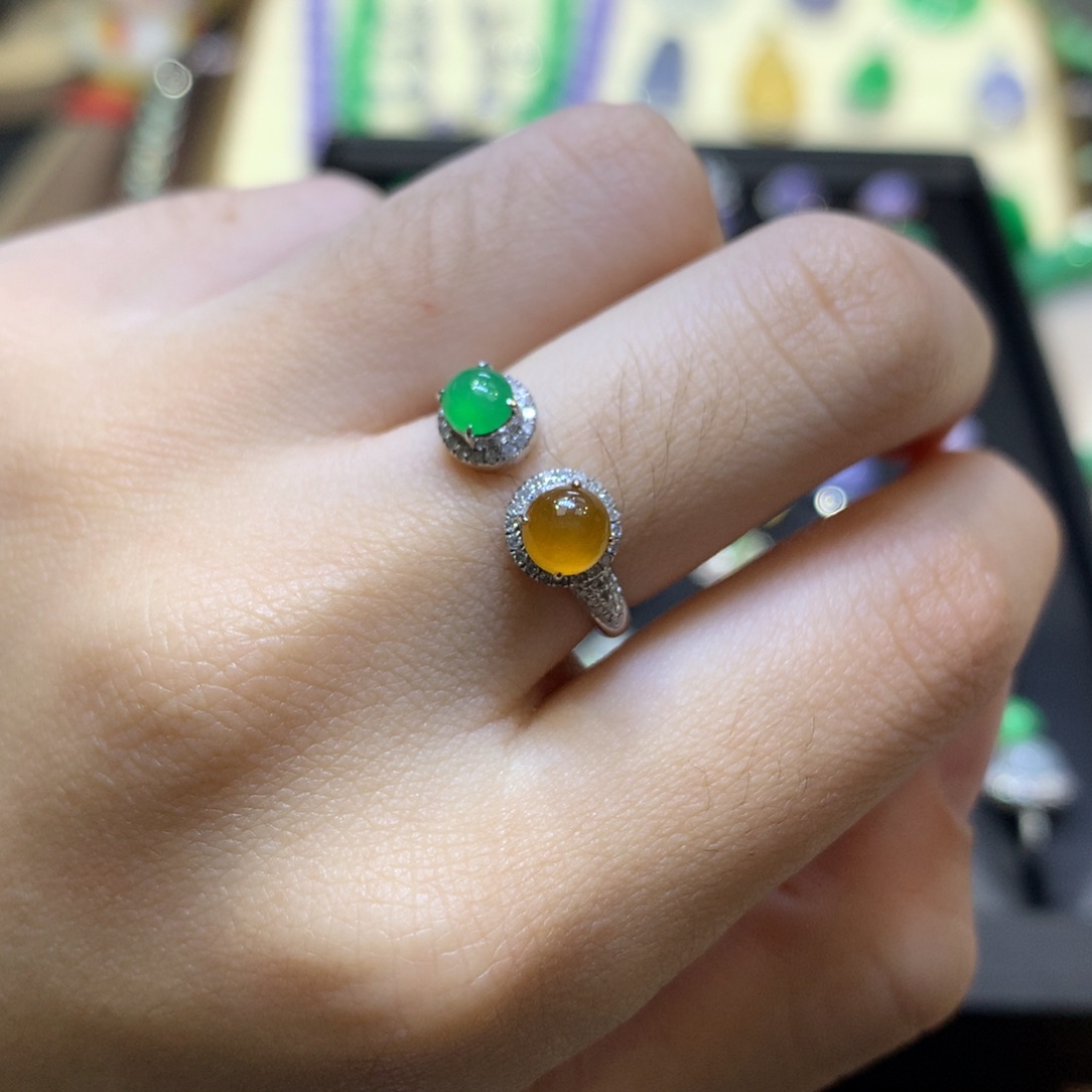 翡翠18K金镶嵌颈饰翡翠