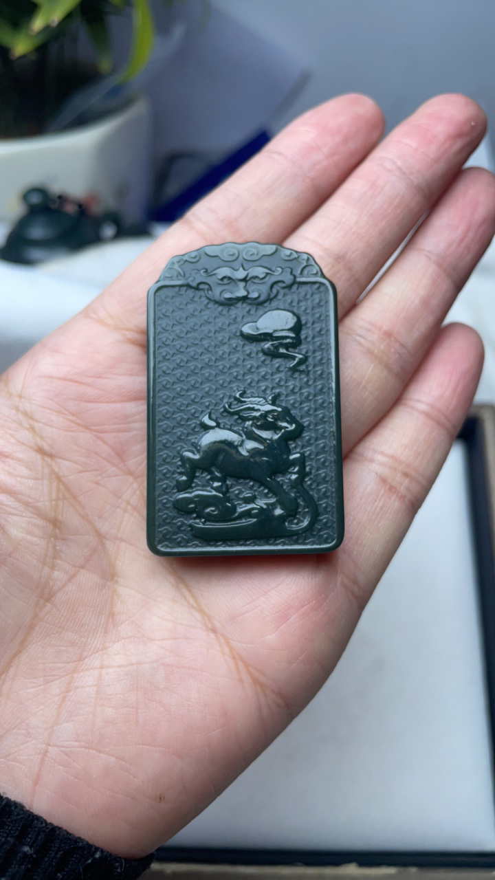 和田玉青玉生肖羊守护神双面雕刻挂件