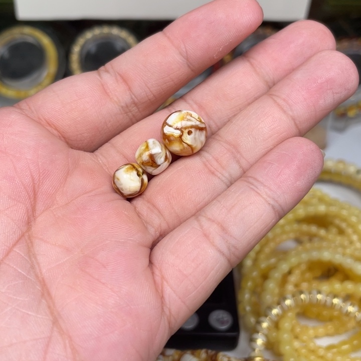 虎***哥琥珀未镶嵌裸石41号