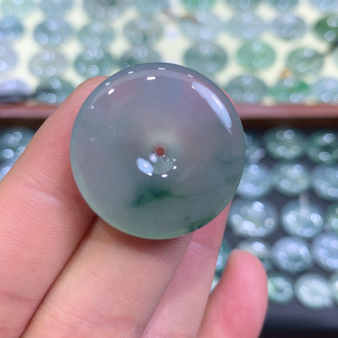 翡翠颈饰未镶嵌平安扣