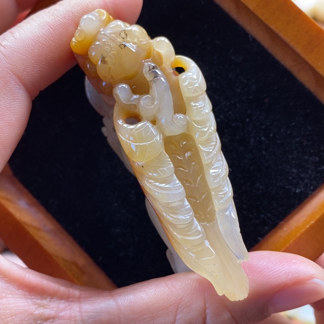 石英质玉（黄龙玉）颈饰未镶嵌