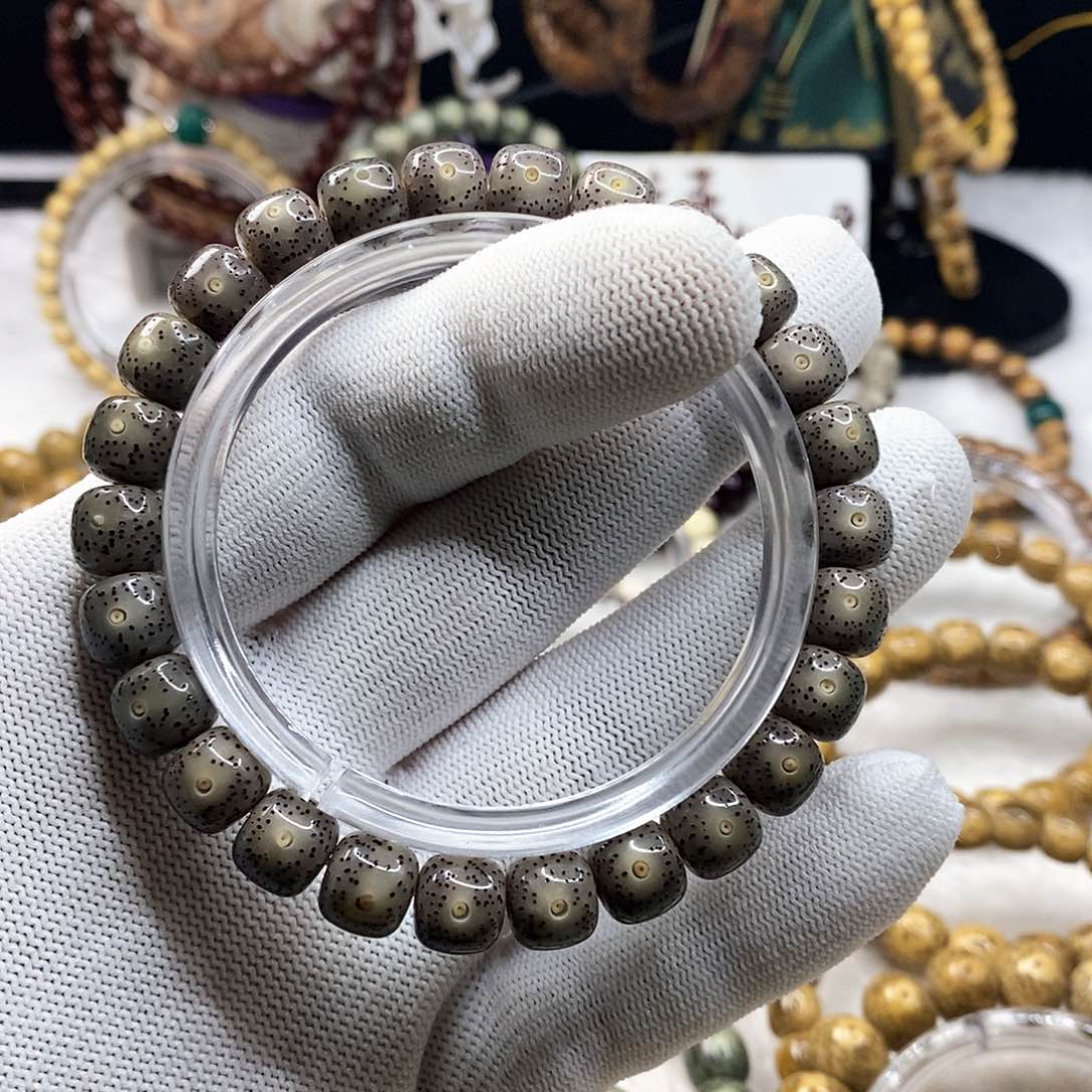 星月菩提手串景***然黑冰交友