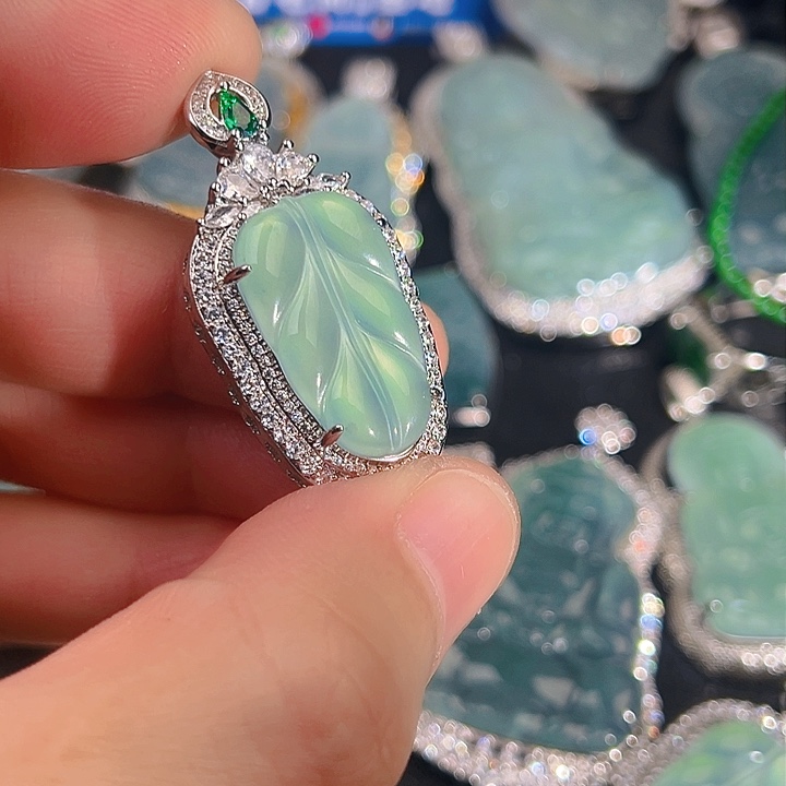 翡翠颈饰未镶嵌66666677777,