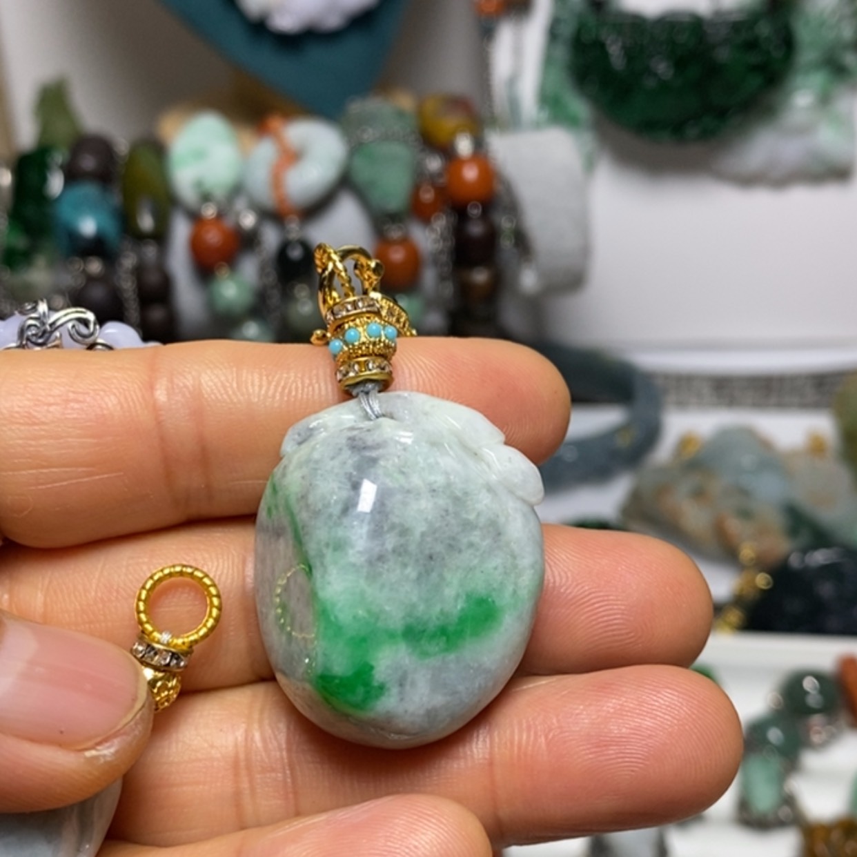 【闪购商品】翡翠吊坠(赠链)未镶嵌