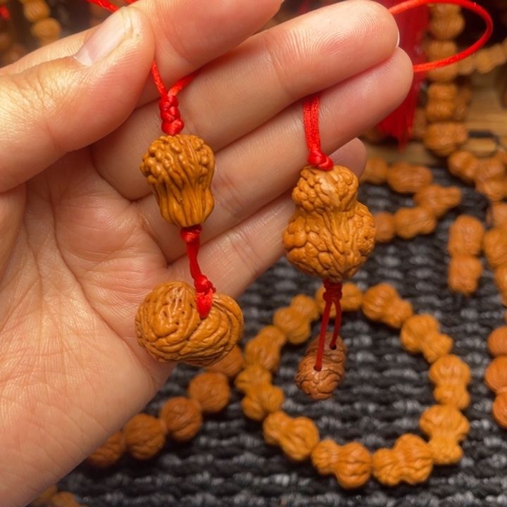 木质类龙纹桃枭挂件