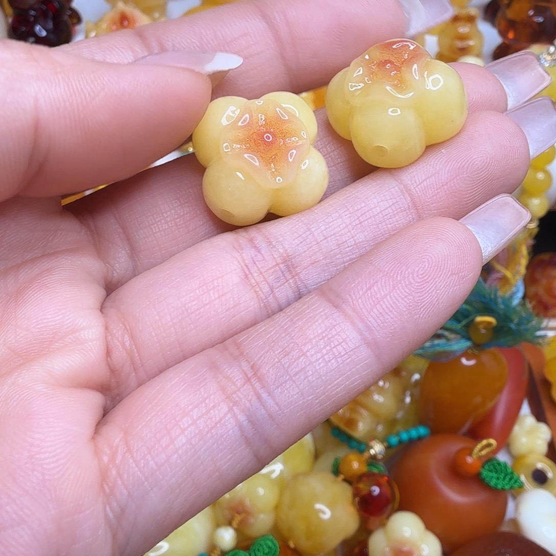 嗨***嗨非金属两个小柿子