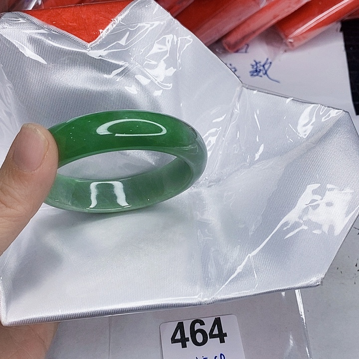 翡翠未镶嵌手镯一图一物实物为准（微瑕处理）